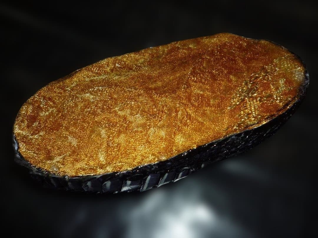 小面の面表面に蛇革（パイソン）を張った作品（重いです）