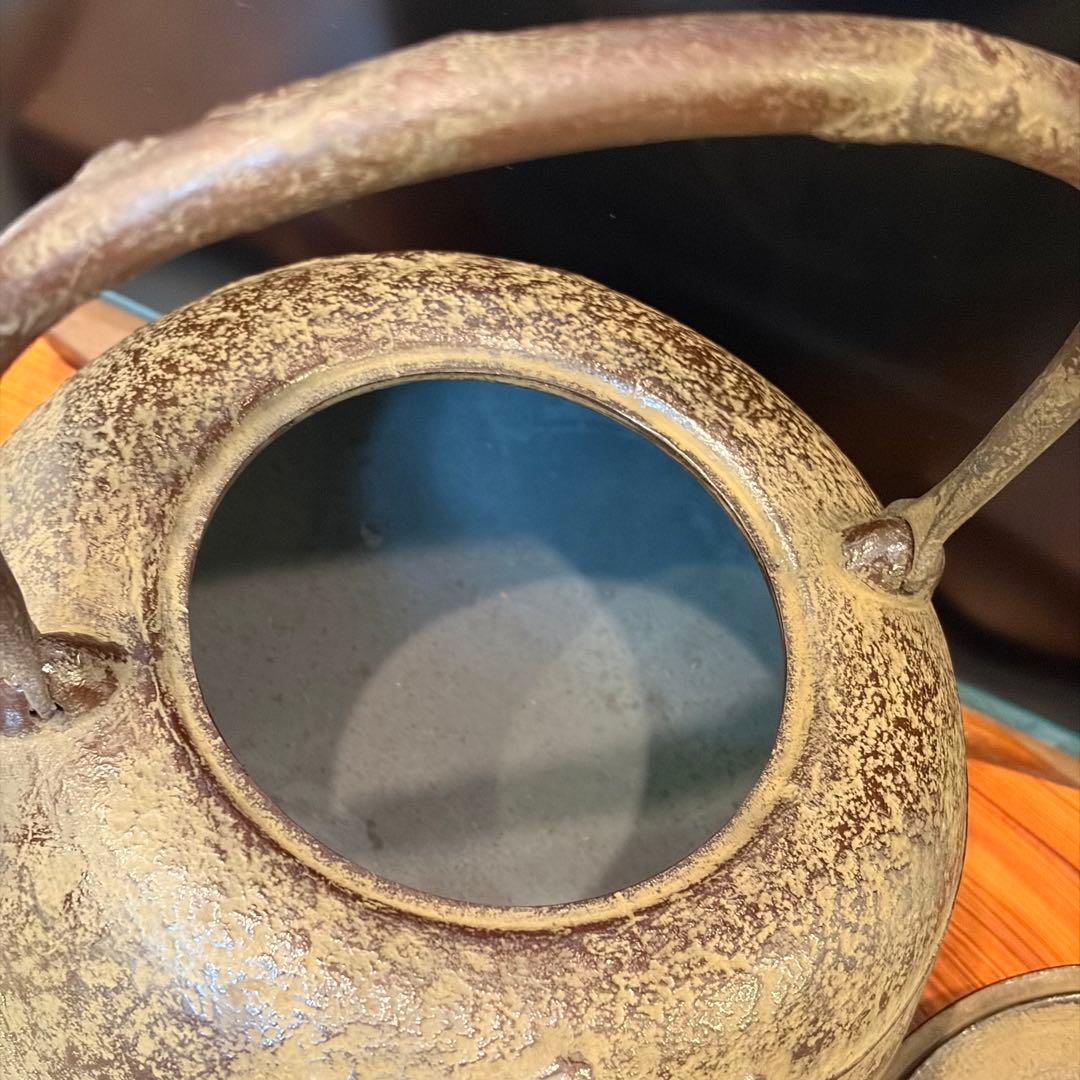 南部鉄器 鉄瓶 希少銘 船曳図柄 虫喰い菊蕾摘み 虫喰い鉉