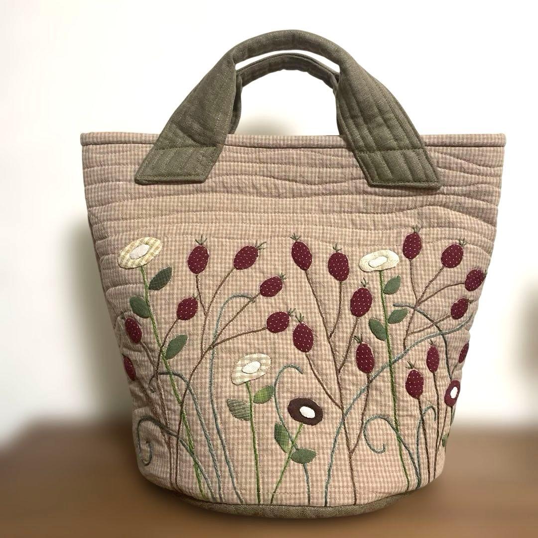 パッチワークキルト大きめトートバッグ　ハンドメイド