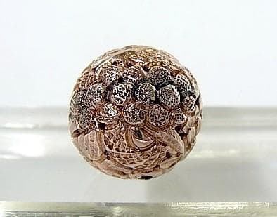 ★D3104★アンティーク　大玉　菊花文様　金属ビーズ　とんぼ玉　和装小物