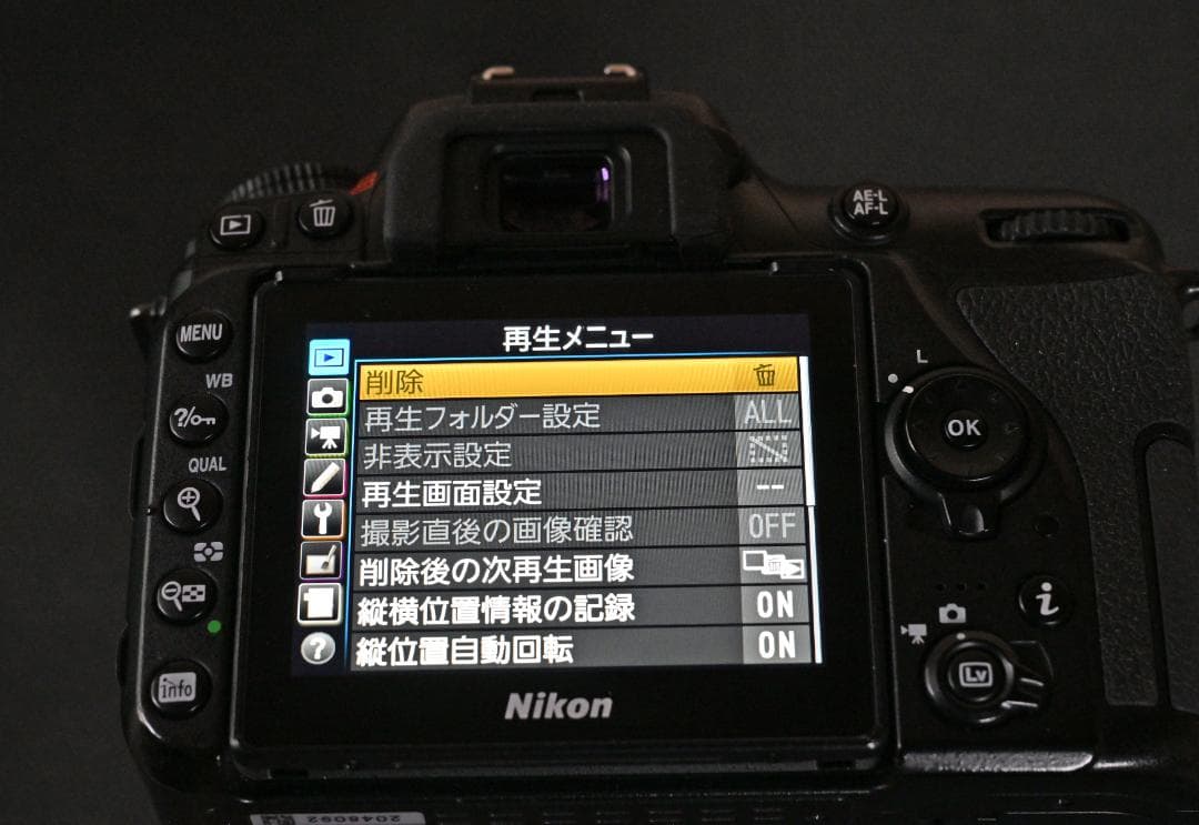 ニコンD7500 18-140mm キット+ SB700+SD128ギガ