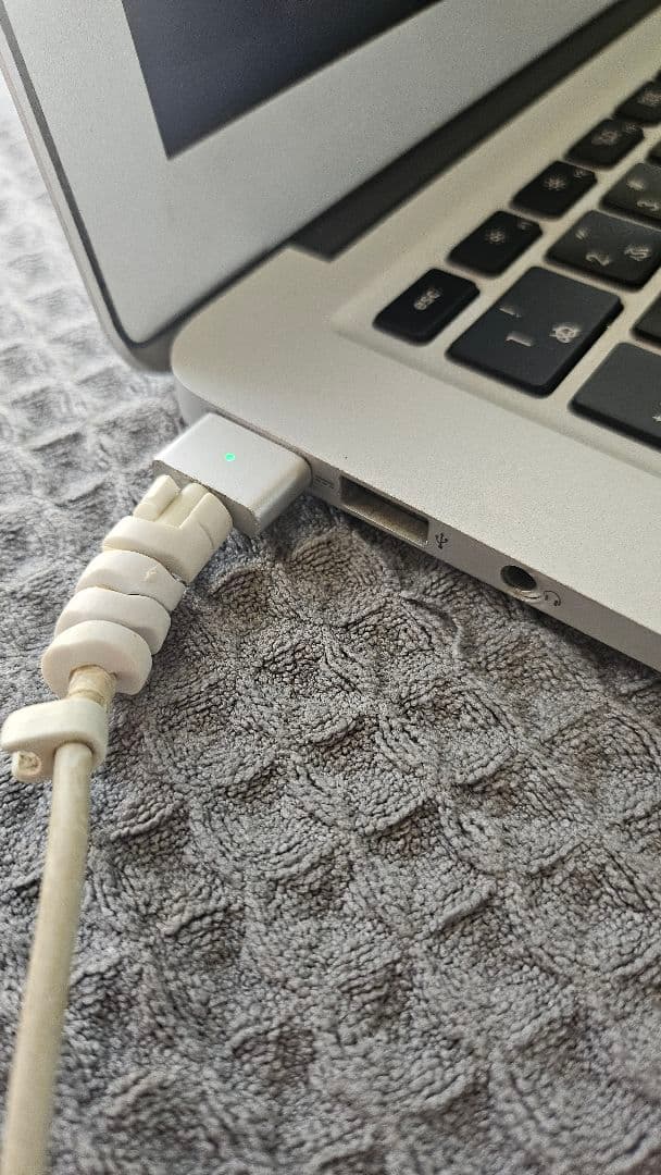 MacBook Air 13インチ モデルA1466【ジャンク】