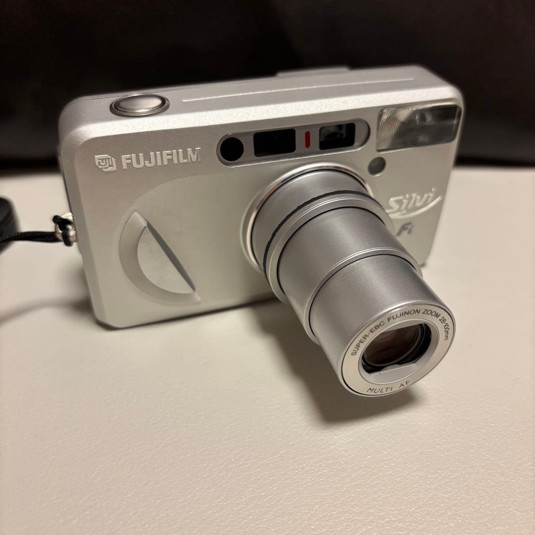 FUJIFILM コンパクトフィルムカメラ Silvi Fi