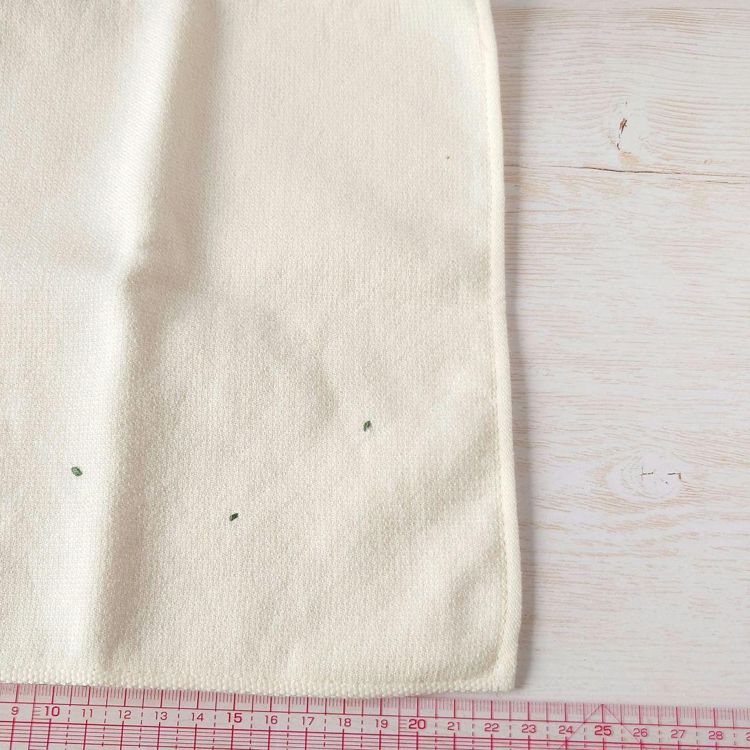 手刺繍入ちっちゃな タオルハンカチ【うさこと優しい木】