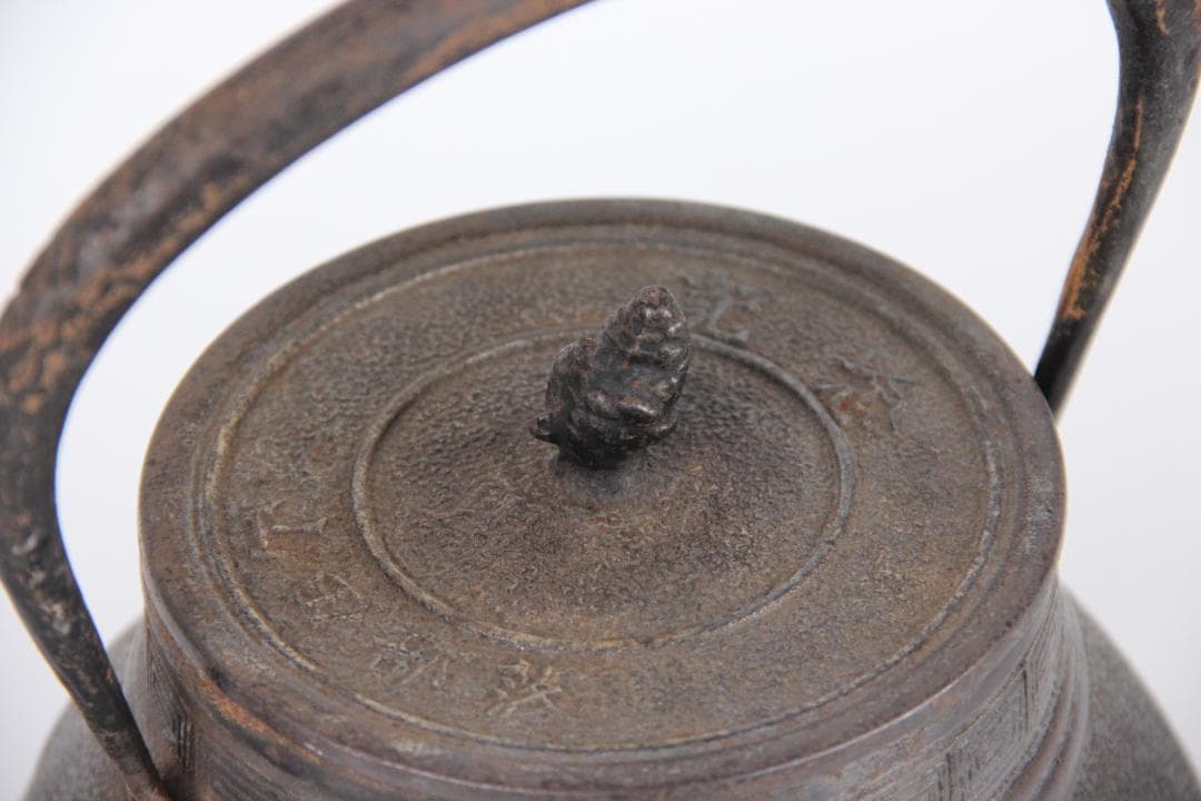 鉄瓶 身在印 正寿堂造 八角 容量約1500ml 　半砂鉄 EU1-21