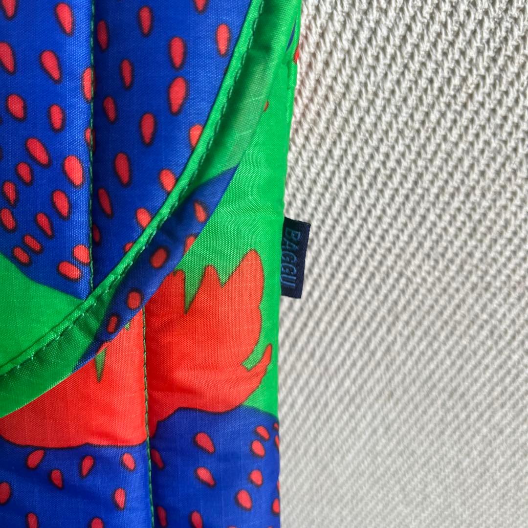 BAGGU いちご柄 ノートPCケース