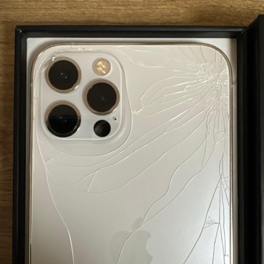 iPhone 12 Pro 本体 シルバー 箱付き（ケーブル無し）【背面割れ】