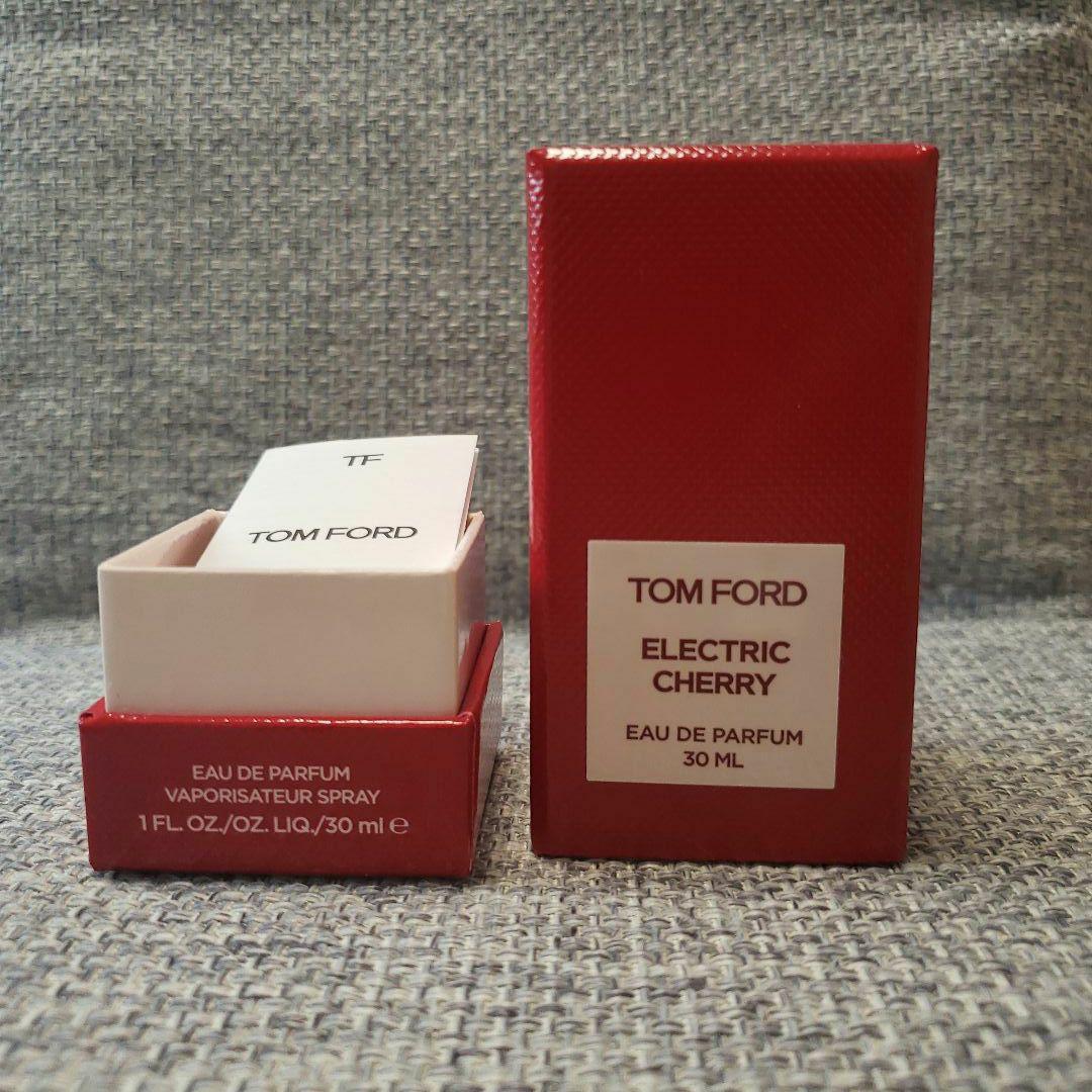 【ほぼ未使用】国内正規品　トムフォード　エレクトリックチェリー　オードパルファム