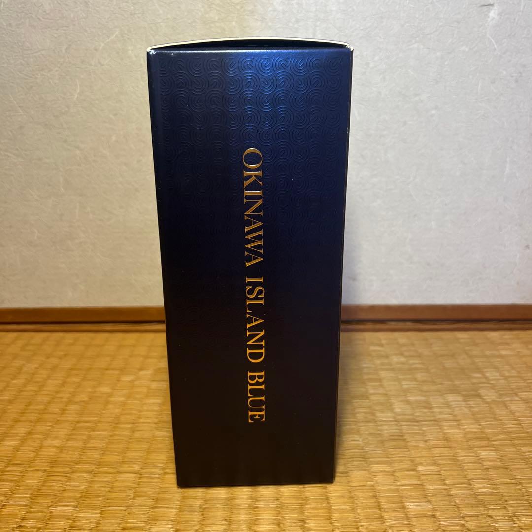 沖縄ブルー　59度　700ml 沖縄ブルー　43度　700mlの2本組み。