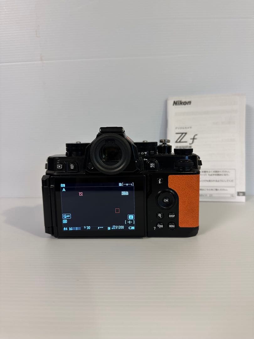 Nikon Zf ミラーレスカメラ オレンジ/ブラック
