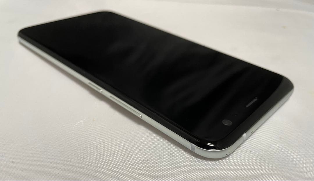 【美品】HTC U11(601HT) 白　SIMロック解除済み　「ケースおまけ」