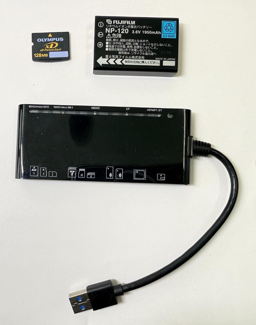 FUJIFILM FinePix F10 【名機コンデジ　超美品・フル付属】