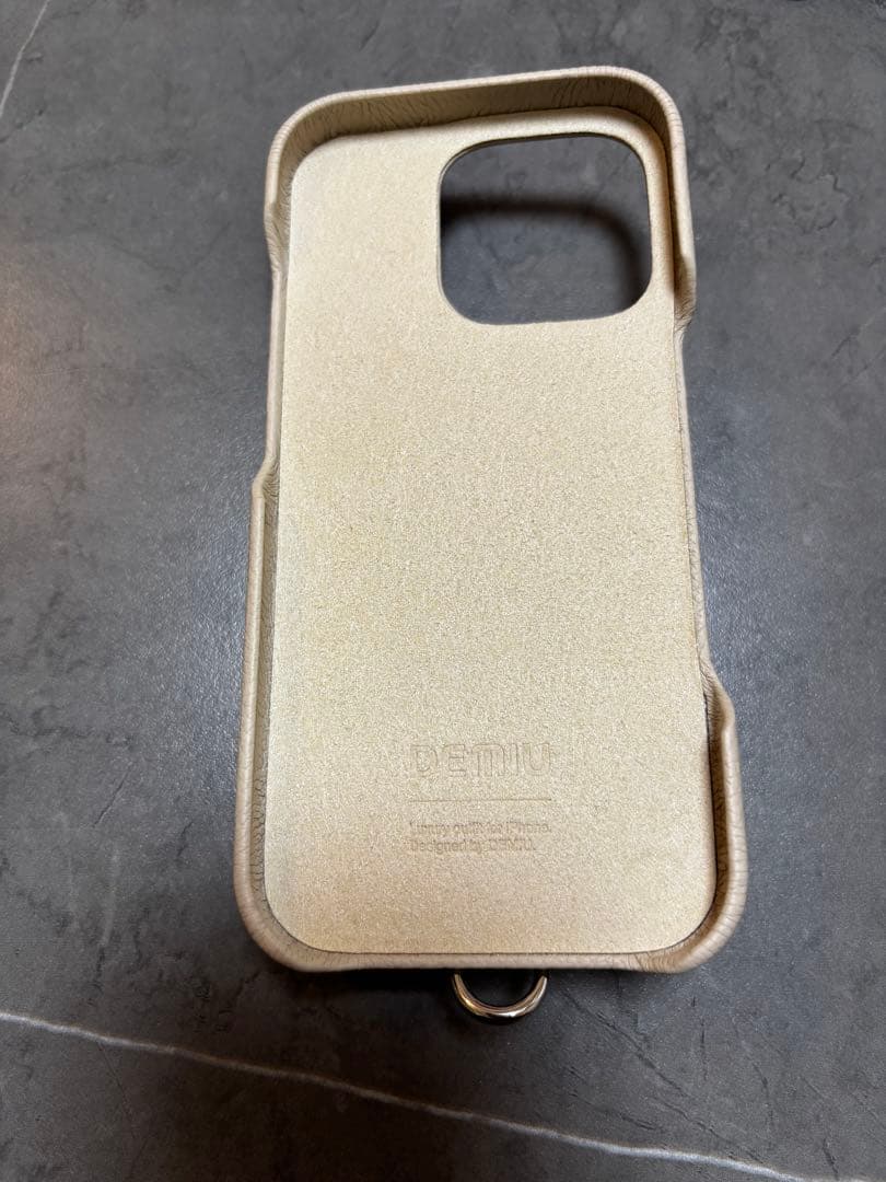 DEMIU デミュウ　iPhone16pro ベージュ
