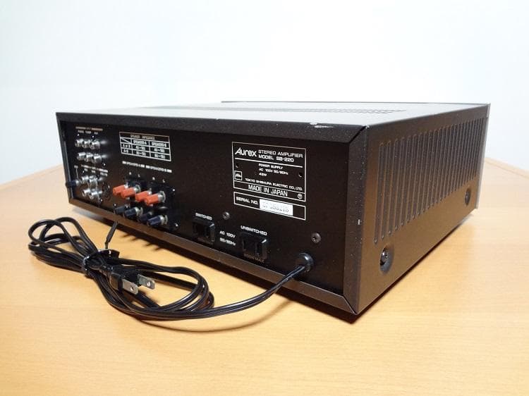 美品 Aurex SB-220 プリメインアンプ 1976年 全体的に綺麗な品
