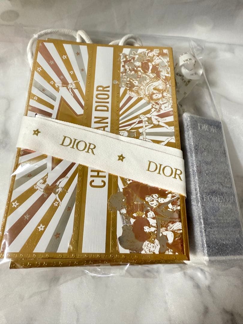 DIOR フォーエヴァーフルイドグロウ0N