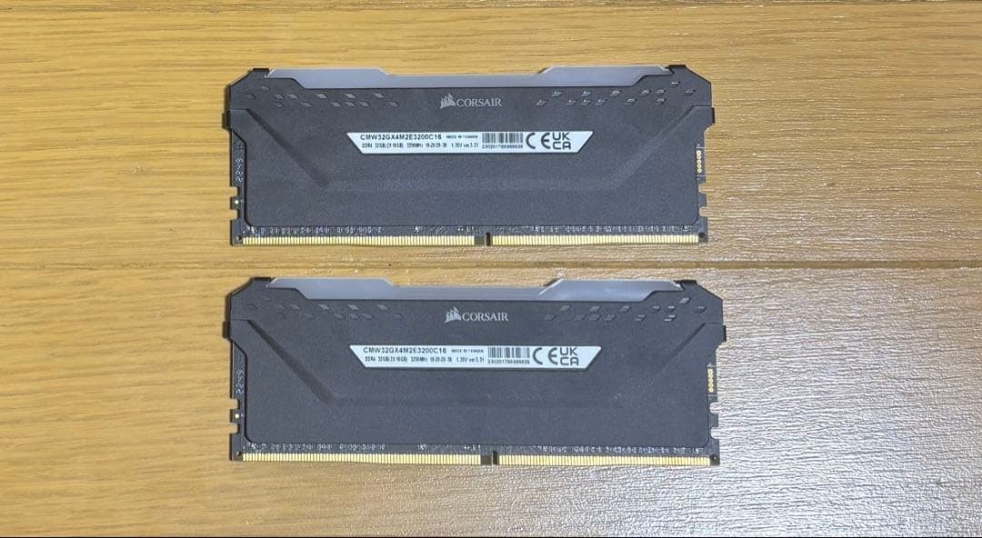 Corsair RGBモデル DDR4 32GB 3200MHz LPX