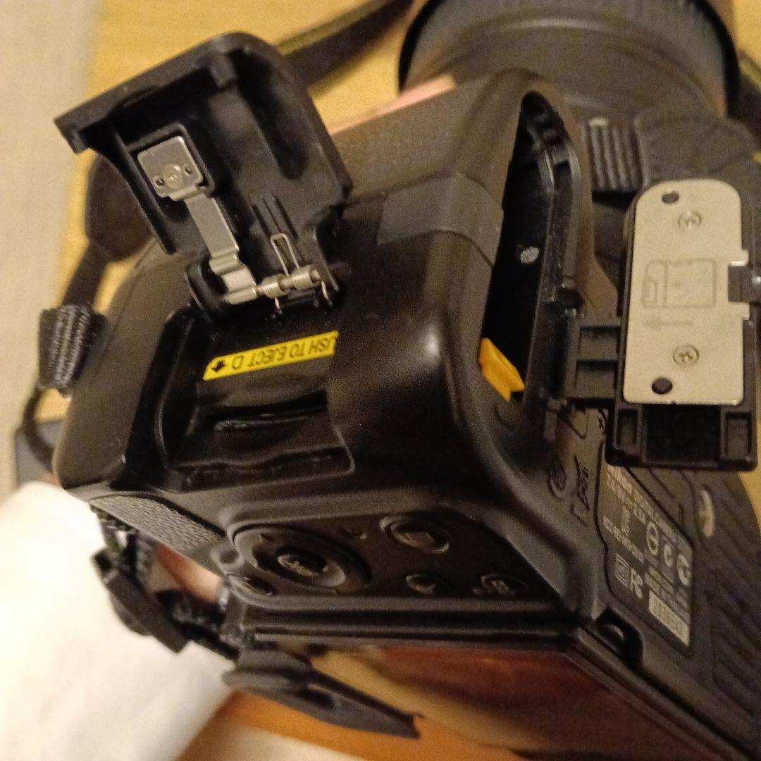 Nikon D5100 デジタル一眼レフカメラ ダブルズームキットストラップ付き
