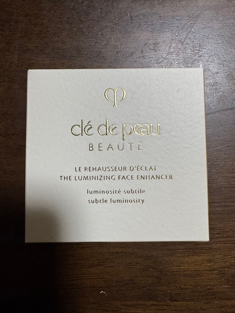 clé de peau Daybreak Shimmer ハイライトパウダー