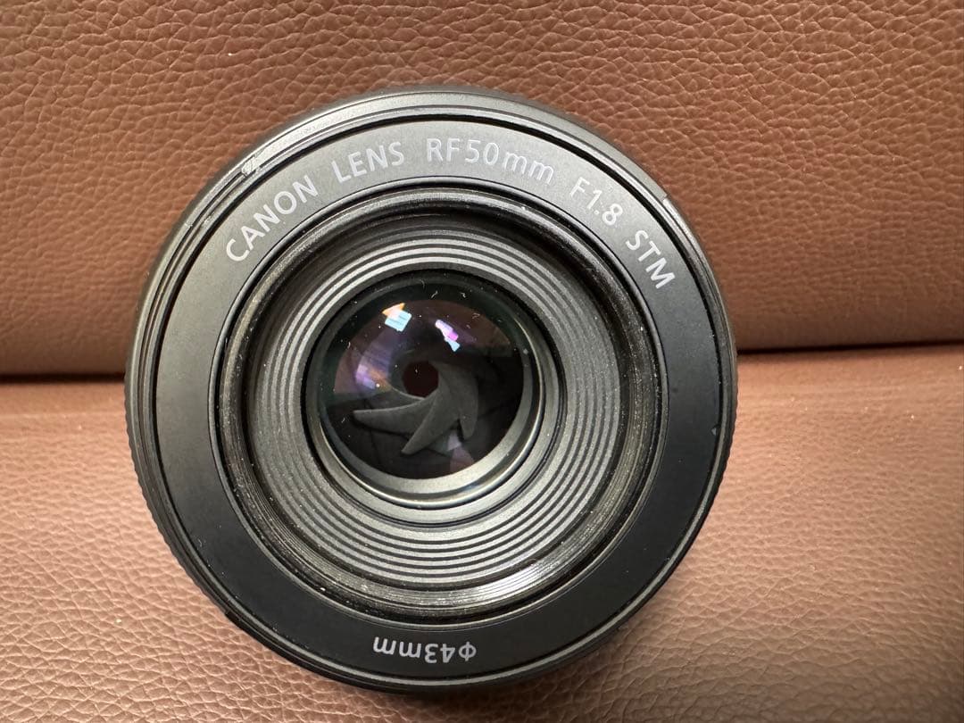 Canon EOS R50ホワイト ズームレンズキット　RF50㎜f1.8付き