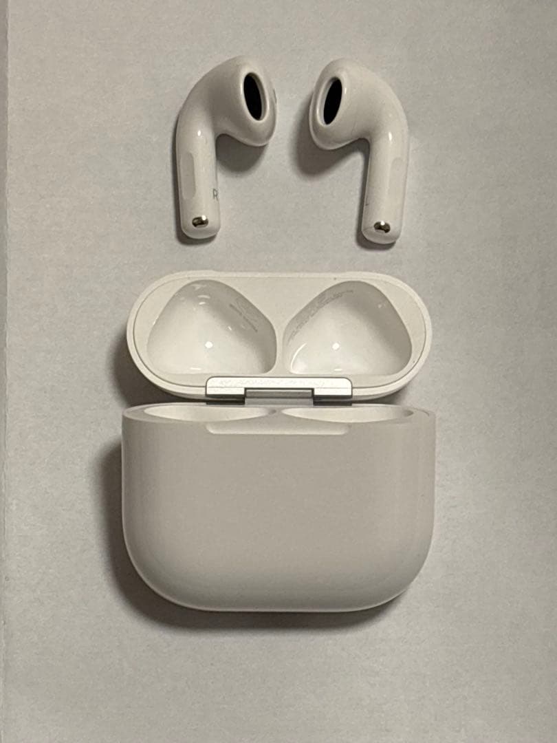 AirPods 4ホワイト ワイヤレスイヤホン 本体ノイキャン付き