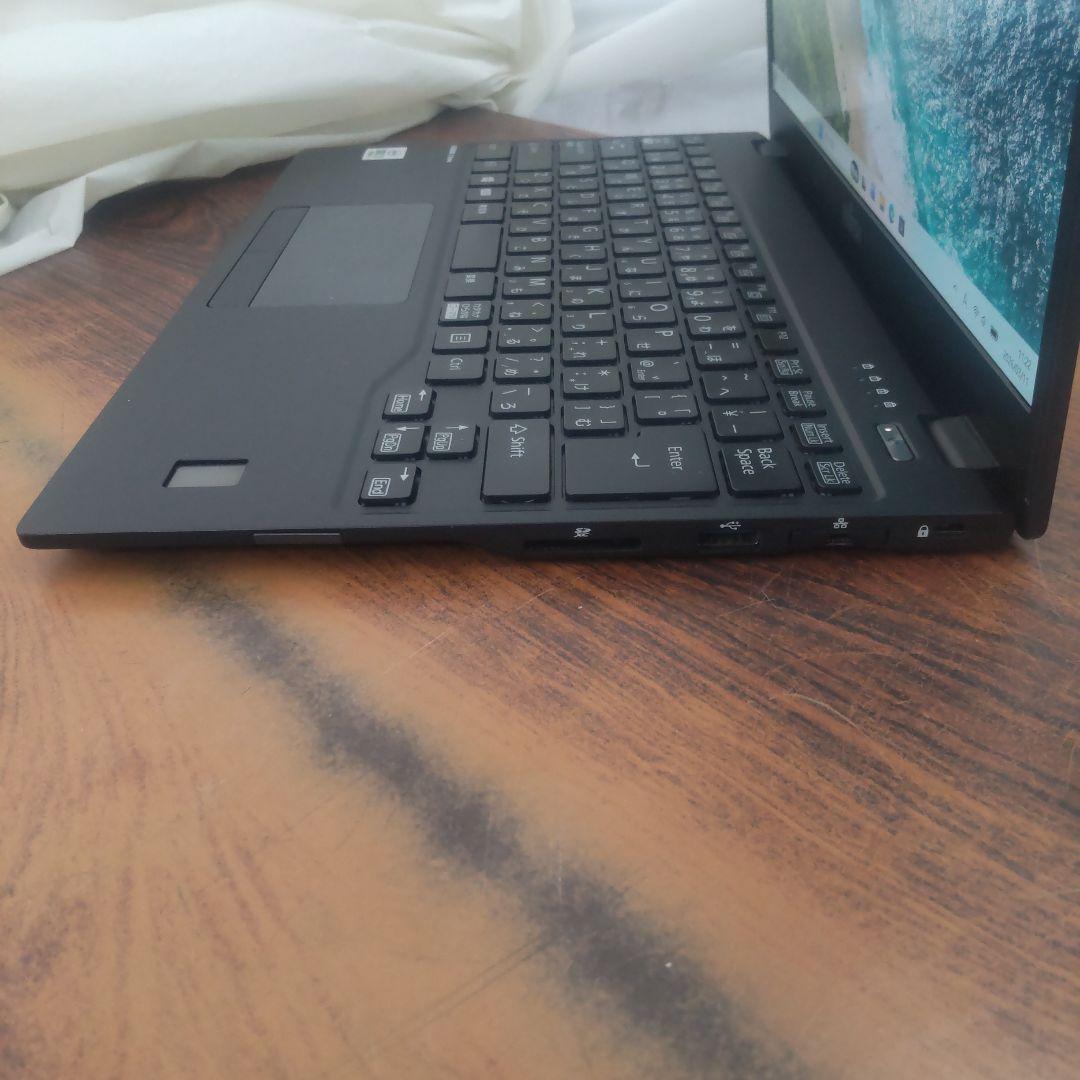 超軽薄中古ノートPC Core i7 10世代 富士通 U9310/D