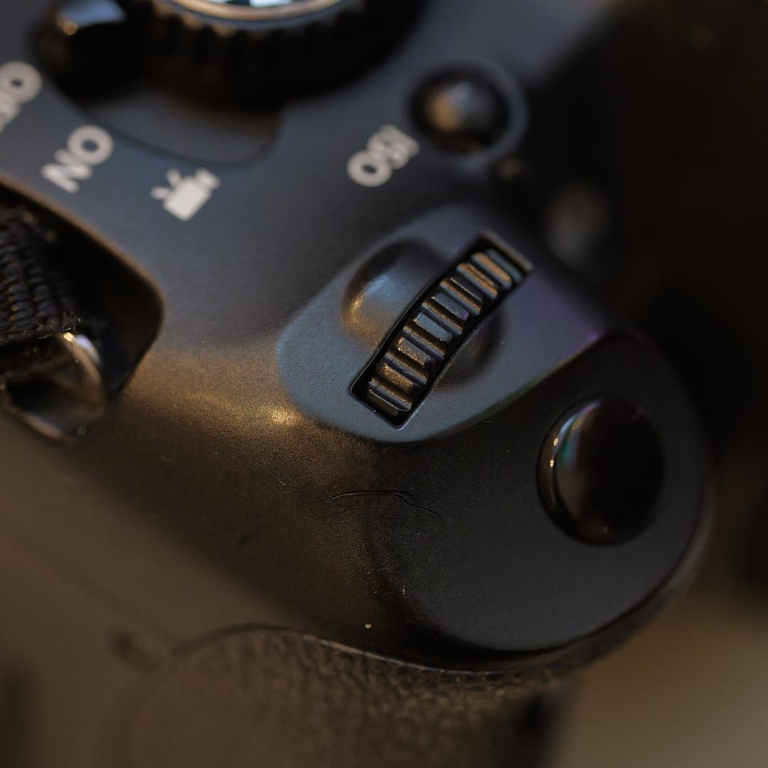 【純正バッテリー5個付】Canon EOS Kiss X6i ボディ
