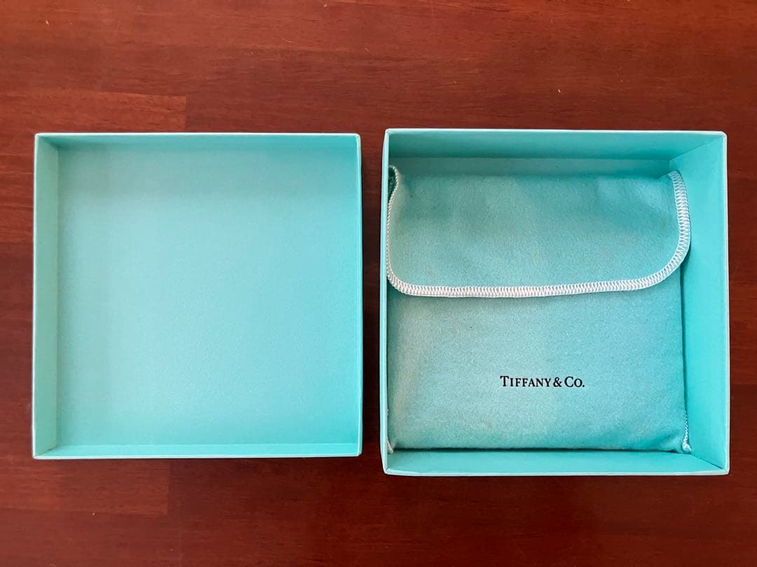 Tiffany & Co. 黒 レザー パスポートケース