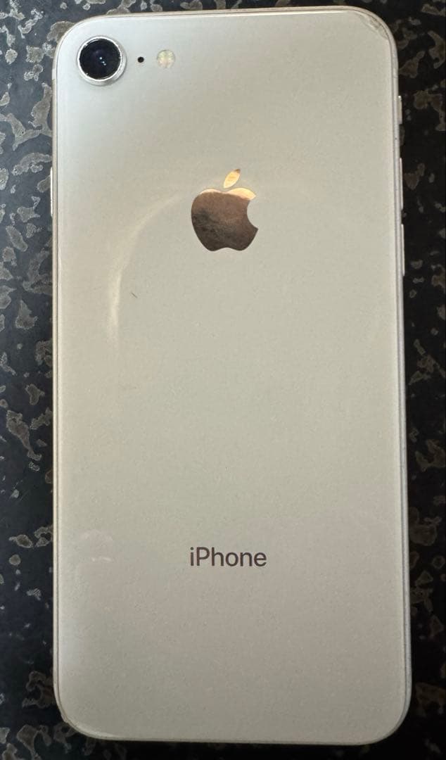 iPhone8 本体 docomo SIMロックあり