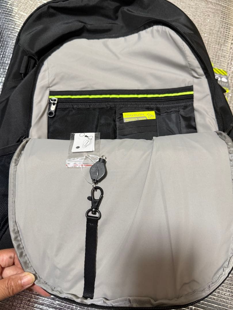 新品 TRAVELON セーフティリュック 盗難防止