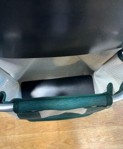 J【中古品】安心のブレーキレバー付き！シルバーカー　グリーン　レザー