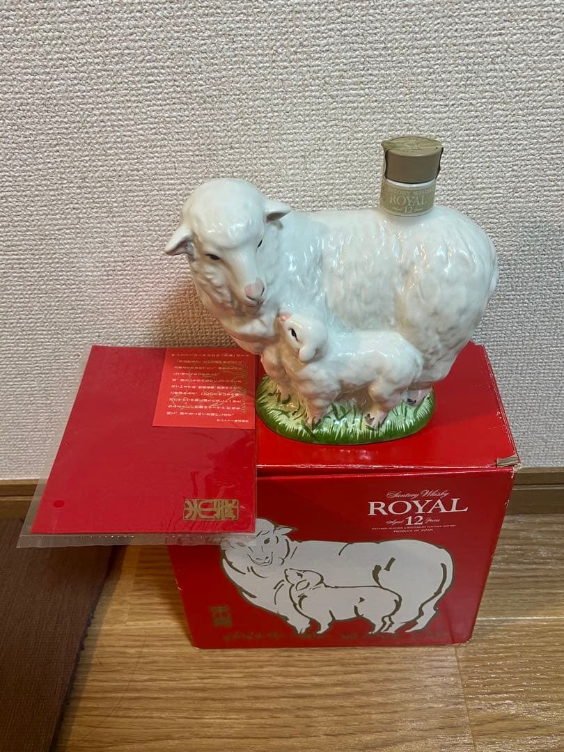サントリーウイスキー　ローヤル　干支ボトル　羊　陶器　600ml