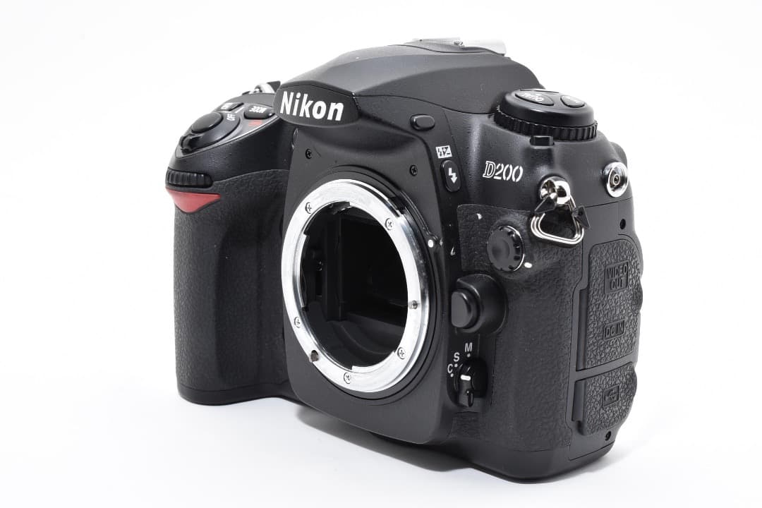ショット数: 2675回　Nikon D200 ボディ 充電器付き★ #1255