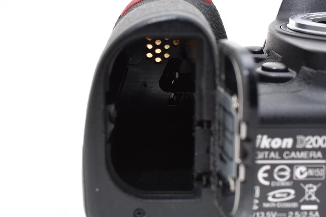 ショット数: 2675回　Nikon D200 ボディ 充電器付き★ #1255