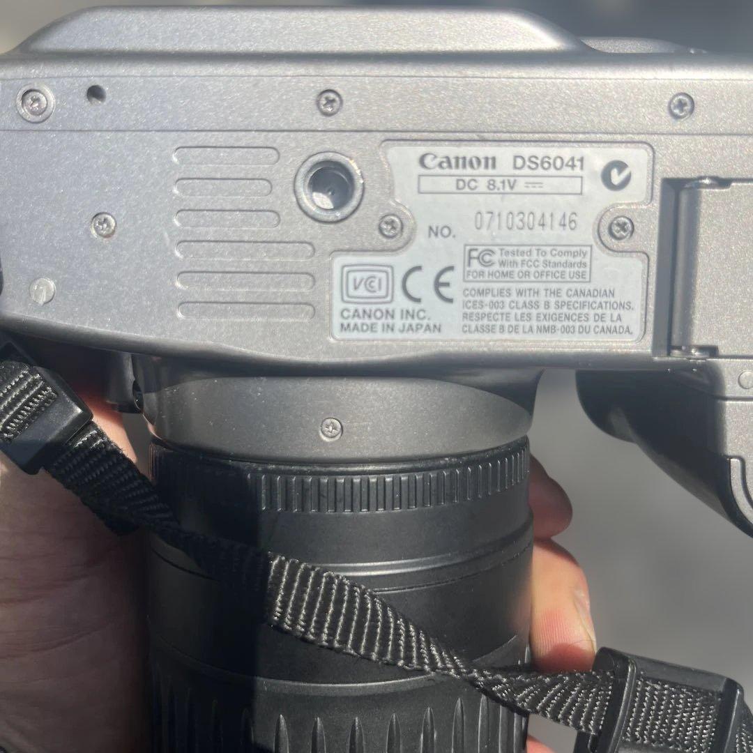 中古 キャノン EOS Kiss デジタル 現状電池3 充電器 CFカード32G