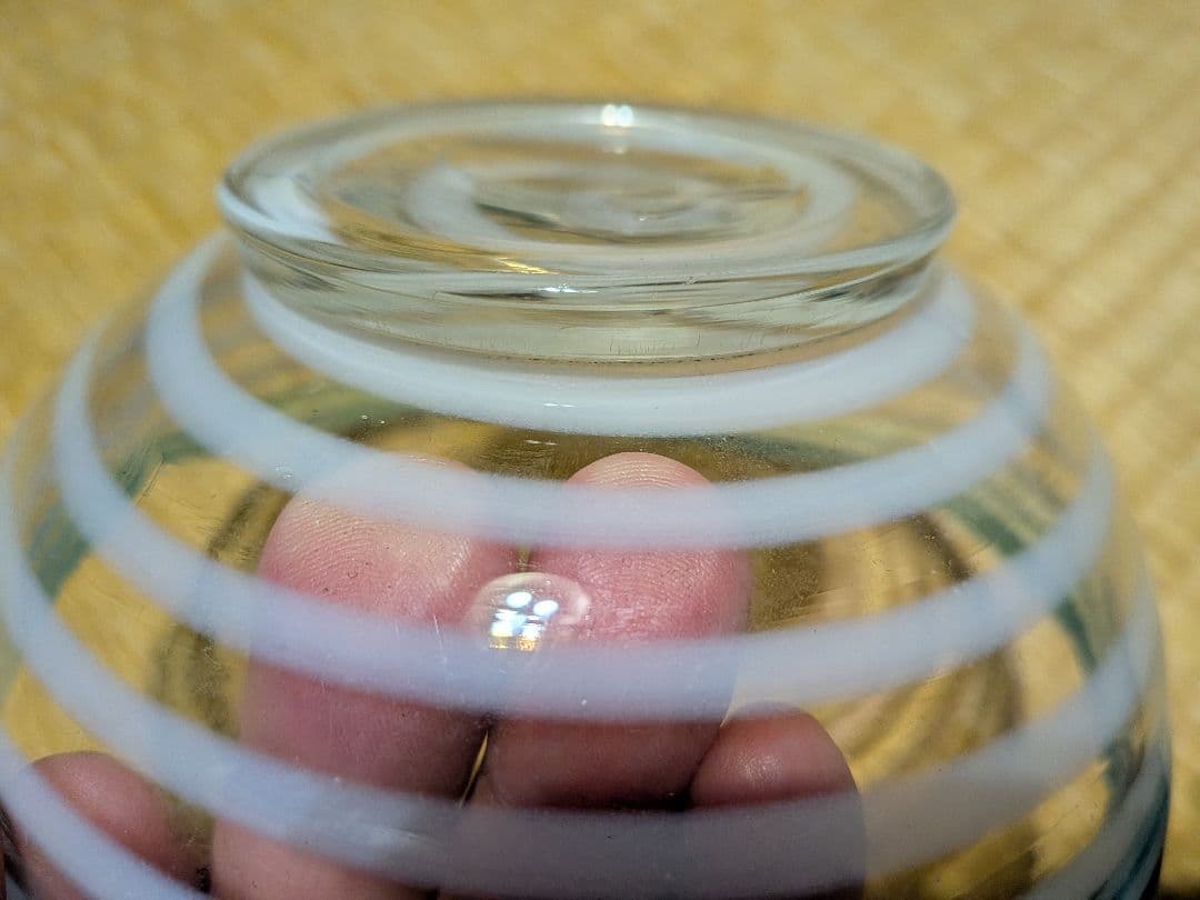 吹きガラス　小鉢（径14.5㎝）　青縁　輪花　白線　輪線・螺旋模様