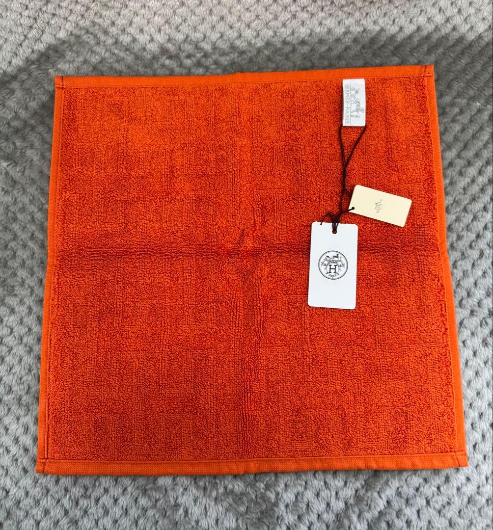 《未使用》HERMES エルメス　カレ・タオル《ステアーズ》　オランジュ・フー