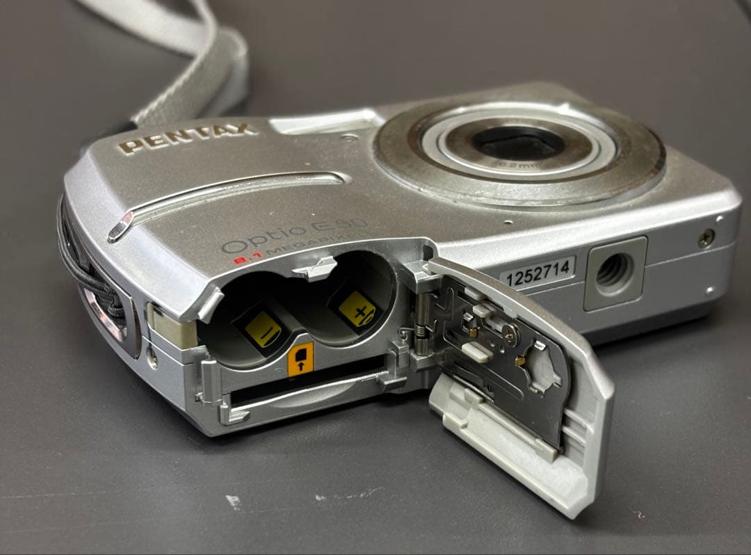PENTAX Optio E50 8.1メガピクセル シルバー