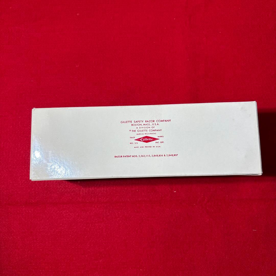 未使用　Gillette ARISTOCRAT 髭剃り　剃刀　ゴールド　替刃付