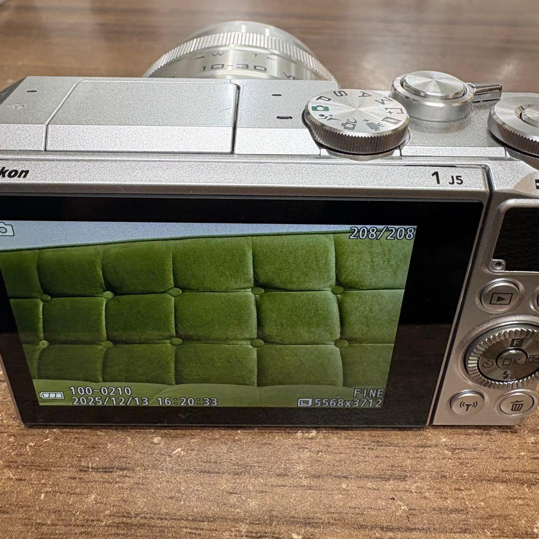 Nikon 1 J5 ミラーレスカメラ レンズキット