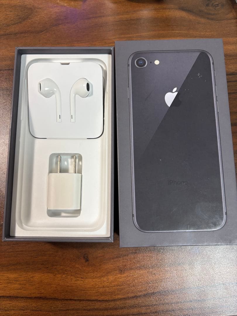 iPhone8 スペースグレイ　64GB SIMフリー