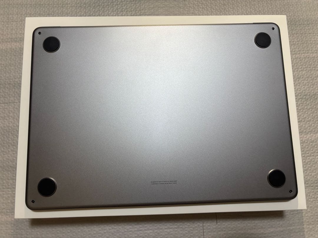 MacBook Air M2 13インチ　スペースグレイ