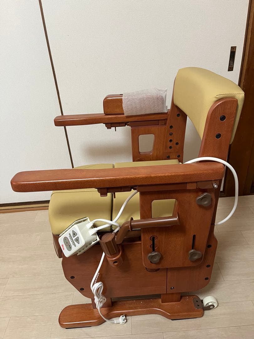 安寿　家具調トイレセレクトR はねあげ　暖房便座　【新品未使用】