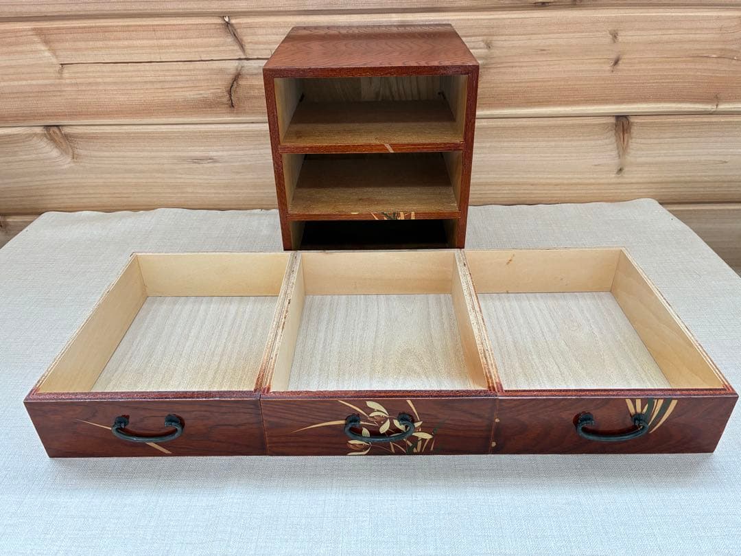 時代箪笥風 草花蒔絵 三段小箪笥 卓上和家具 古民家調 高さ約24cm