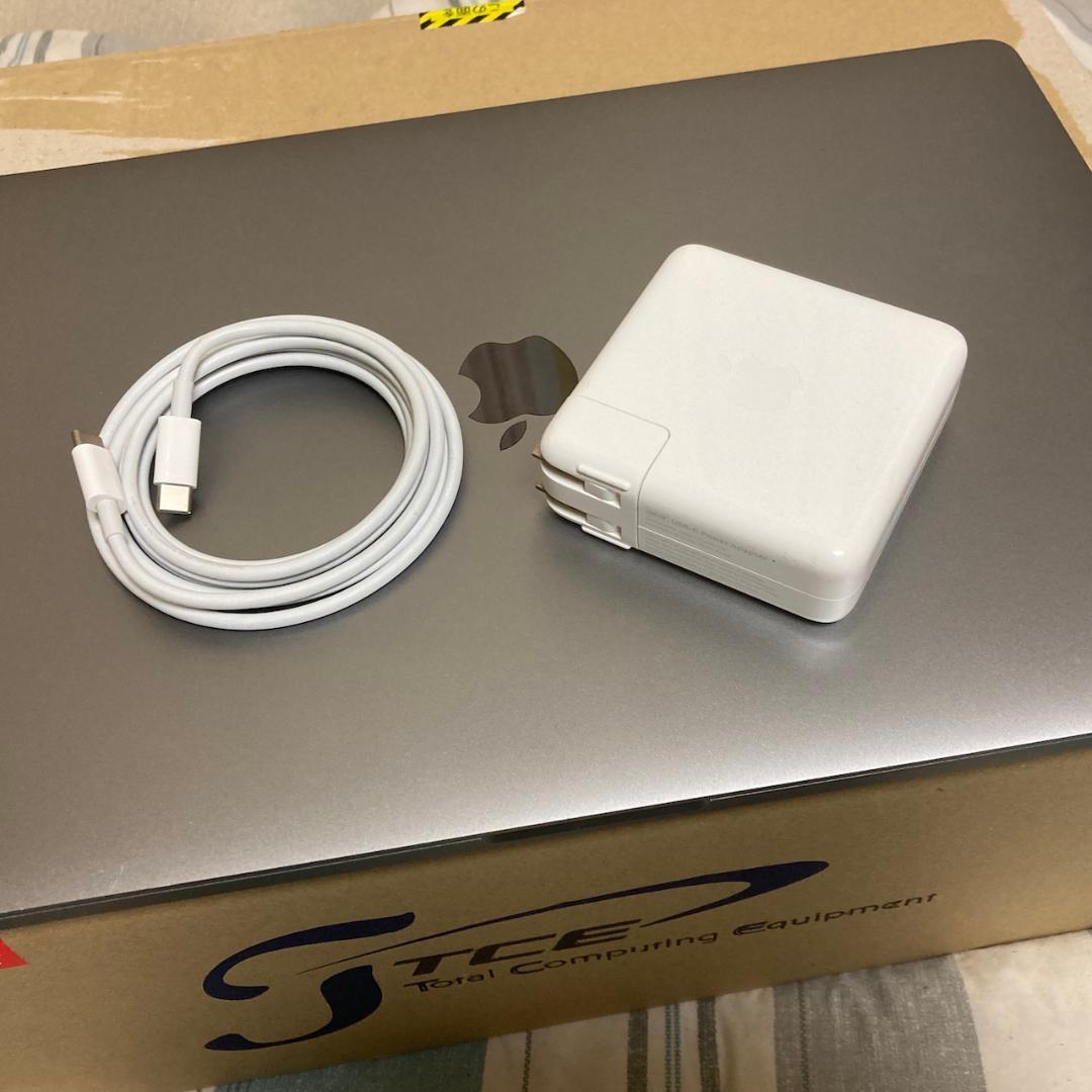 中古　MacBook Pro　MVVJ2J/A（2019, 16-inch）