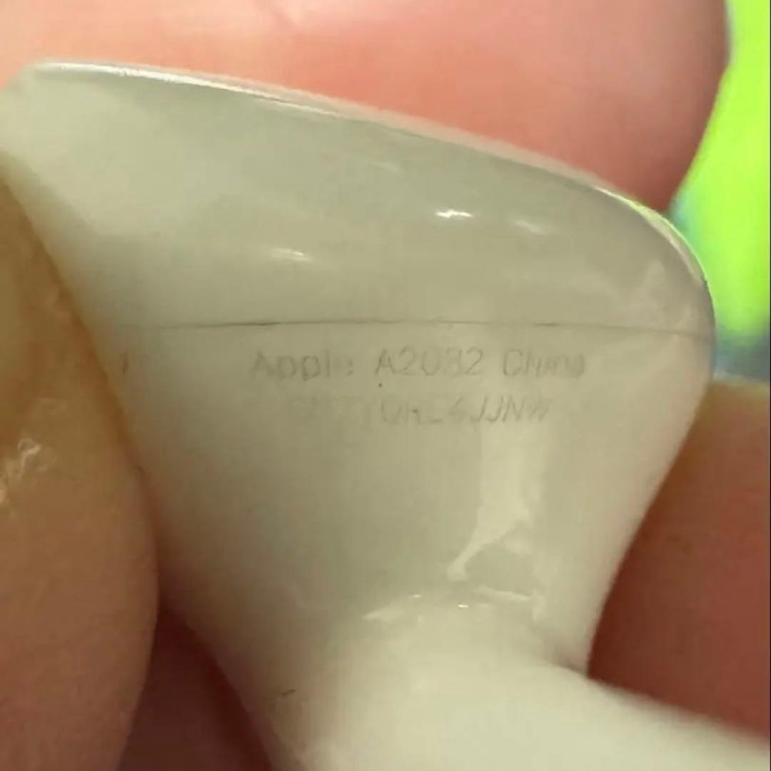 AirPods イヤホン 第二世代 MRXJ2J/A ワイヤレス充電対応