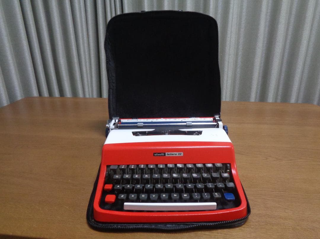 完動品　olivetti lettera32 タイプライター　トリコロールカラー