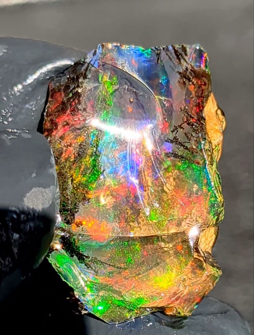 【22.5ct】エチオピアオパール　原石　虹　レインボー　デンドライトオパール
