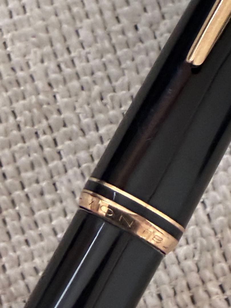 ◾️MONT BLANC モンブラン◾️黒 万年筆 No. 22◾️黒色／金色◾️
