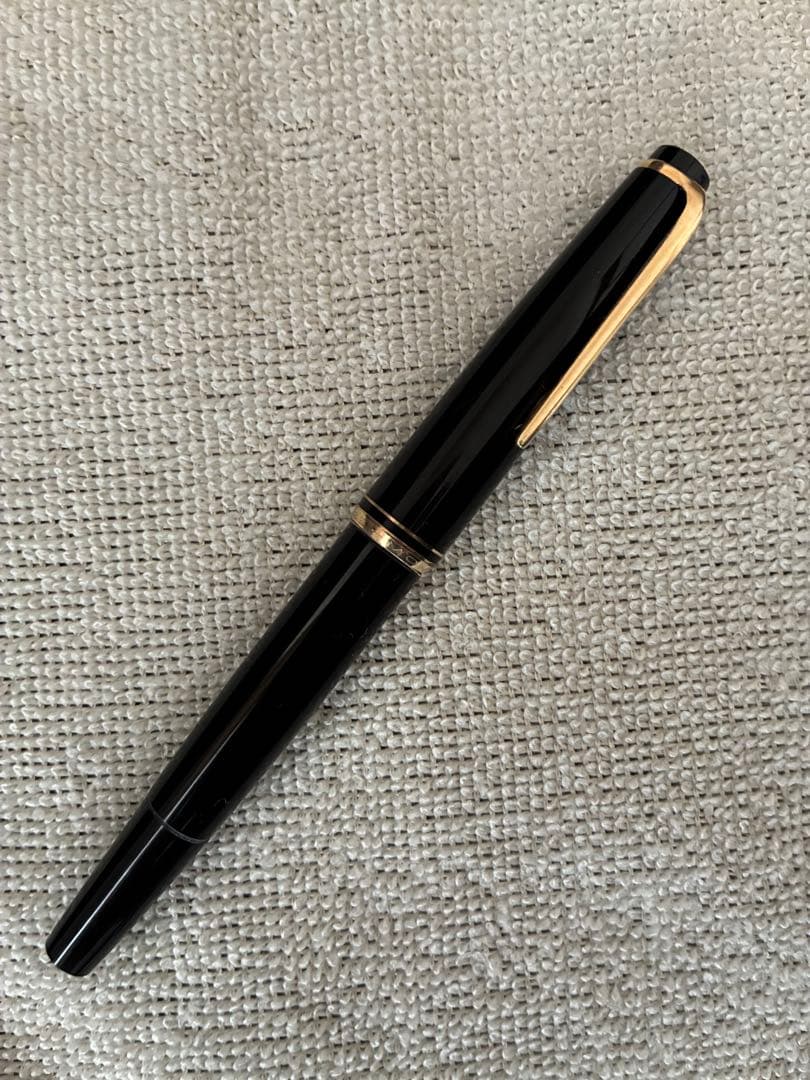 ◾️MONT BLANC モンブラン◾️黒 万年筆 No. 22◾️黒色／金色◾️