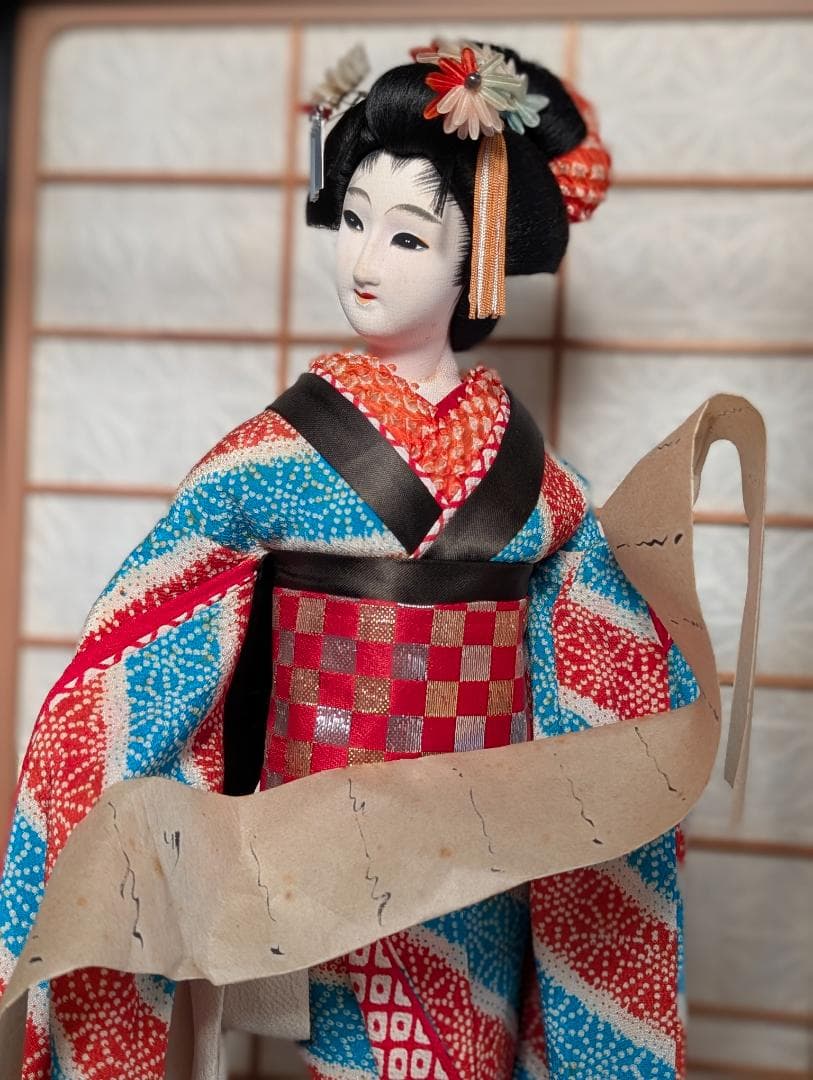 伝統的日本人形 着物 巻物付き
